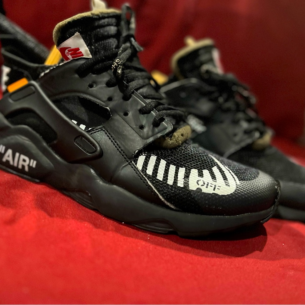 Nike x off-white huaraches BLK/WHT (sz 9.5)
